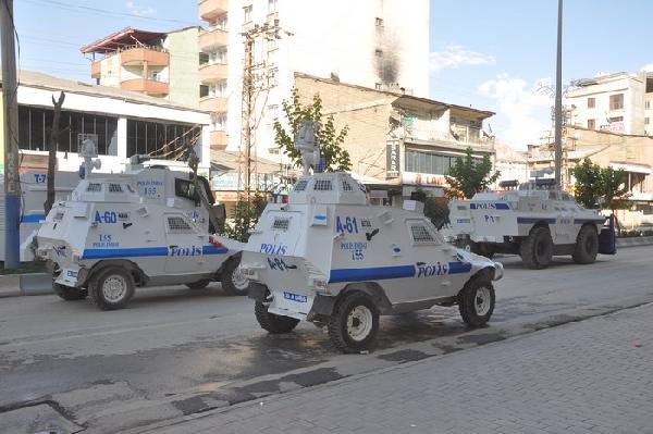 Suruç'taki patlamada ölen öğretmen Yüksekova'da toprağa verildi (2)