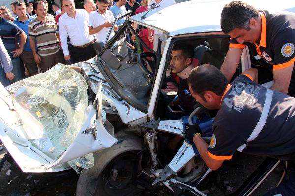Zonguldak'ta 2 otomobil çarpıştı: 6 yaralı