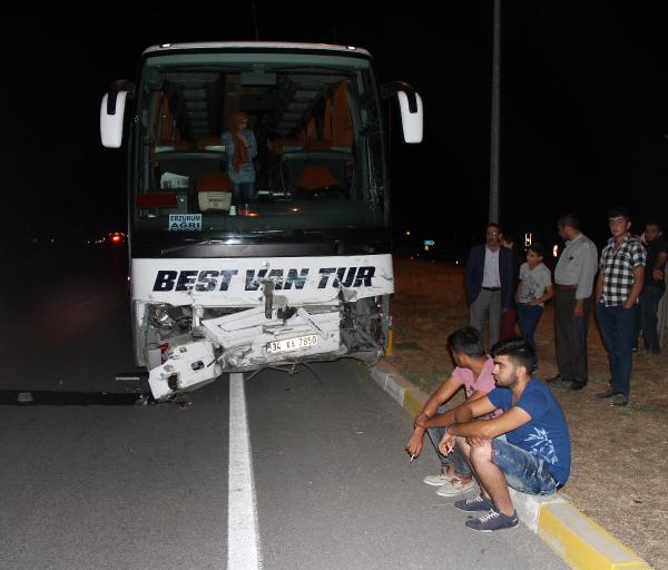 Kına gecesi dönüşü kaza: 3 ölü, 4 yaralı