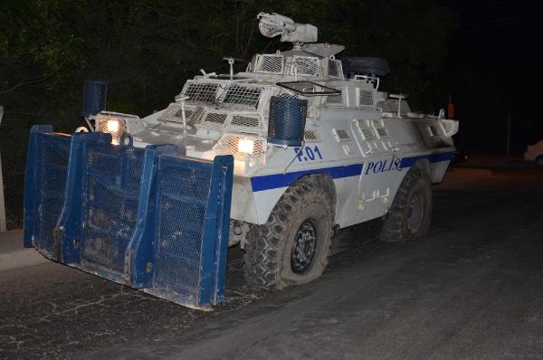 Tarsus'ta olaylı gece: 6'sı polis 11 kişi yaralandı