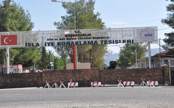 Syrian migrants banned from leaving refugee camps after Suruç attack