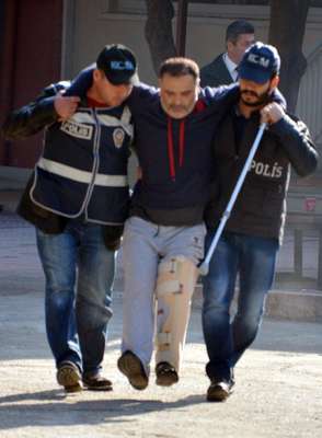 Konsomatrislerin sarhoş ettiği müşterilere zorla senet imzalatmışlar