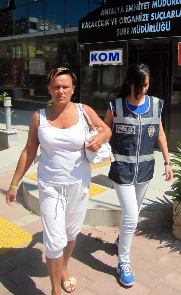 6 kilo eroinle yakalanan turisti eşi yakmış