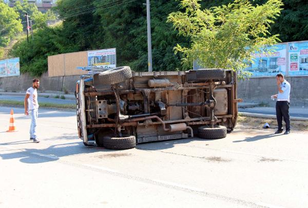 Zonguldak'ta kamyonet devrildi: 1 yaralı