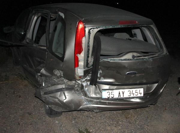 Otomobil, park halindeki otomobile çarptı: 2 yaralı