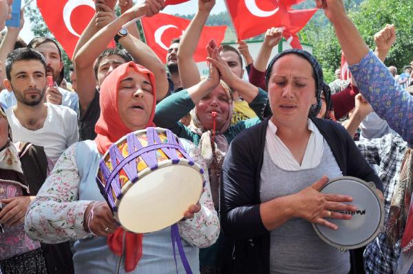 Köylüler, Kandıra'nın 18 köyünü su altında bırakacak barajın ÇED toplantısını yaptırmadı