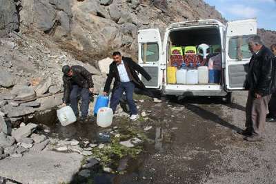 Sarıkamış'ta suzuzluk çeken köyün gençlerine kız vermiyorlar