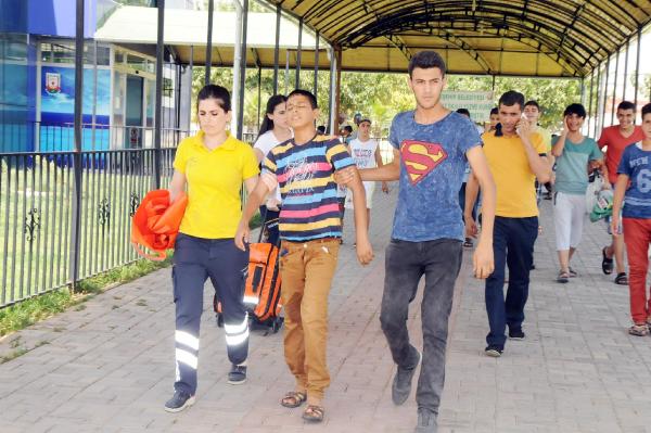 Yüzme eğitimi alan 10 çocuk havuzda zehirlendi