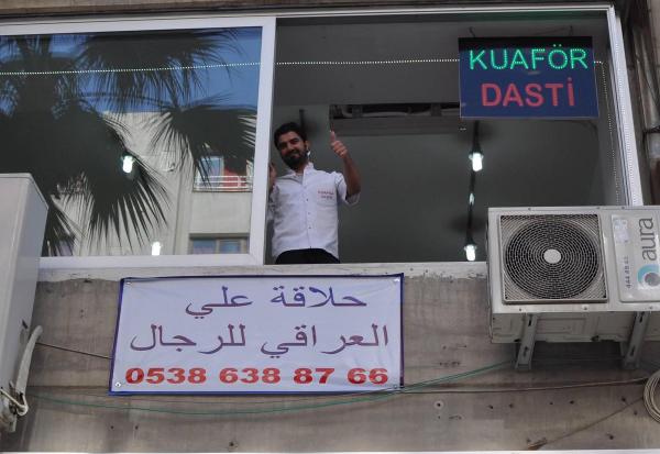 Denizli'de Arapça tabelalı berbere Iraklı çalışan