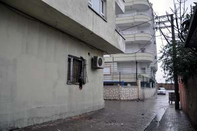 Cizre'de bir eve, kimse yokken pencereden patlayıcı atıldı