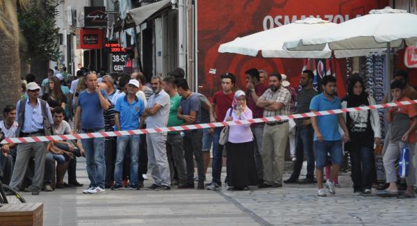 Denizli'nin en işlek yerine bırakılan şüpheli poşet korkuttu