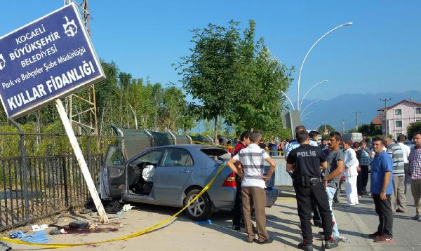 Otomobil kamyonla çarpıştı: 1 ölü, 1 yaralı