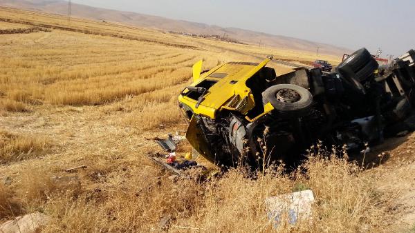 Nusaybin'de ham petrol yüklü tanker devrildi: 1 yaralı