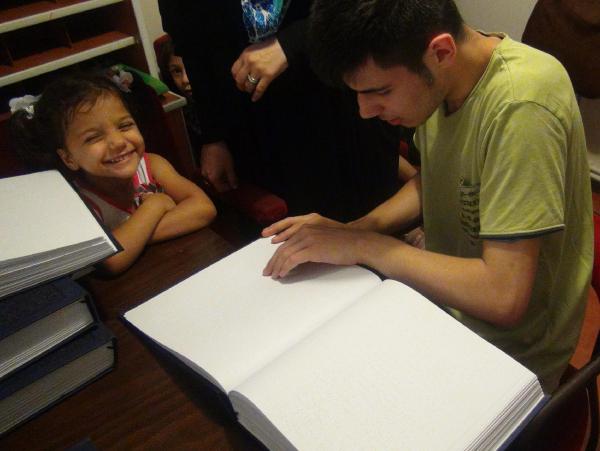Görme engelli çocuklar, braille alfabesi ile Kuran öğreniyor