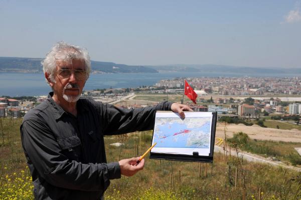 Çanakkale 4.8 ve 4.3 büyüklüğünde depremlerle sarsıldı (2)