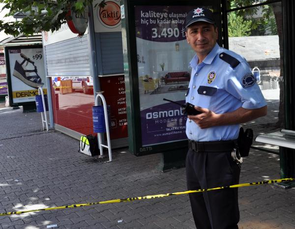 Otobüs durağındaki çanta, korkuya neden oldu