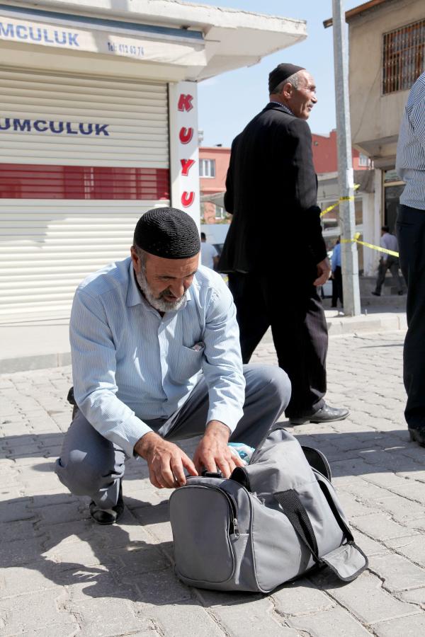 Unutulan asker çantası korkuya neden oldu