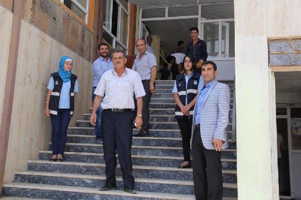 Başkale'de HDP ve DBP'den cami önlerinde önlem