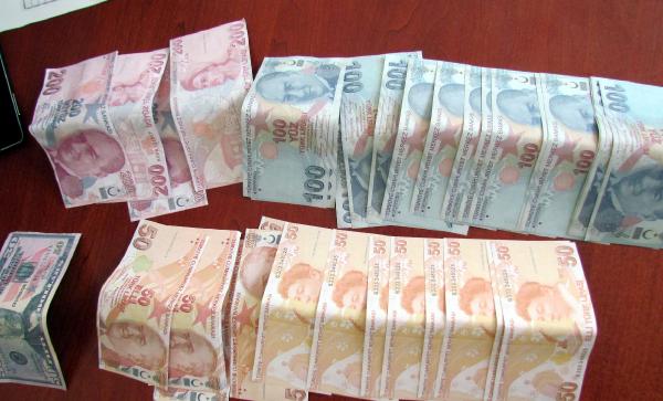 Üzerinde 'geçersiz' yazan paralarla dolandırdı