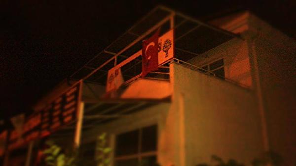 Kemer'de HDP binasına saldırı