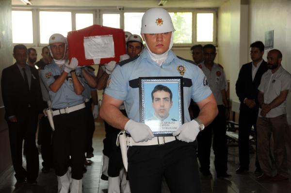 Şehit polis Diyarbakır'da törenle uğurlandı (3)