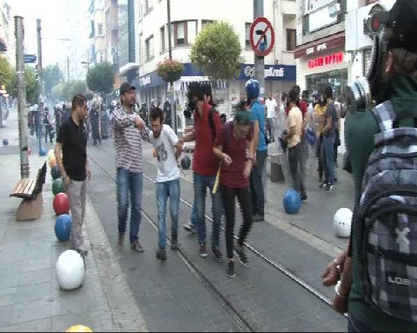 Kadıköy'de eylemcilere polis müdahalesi