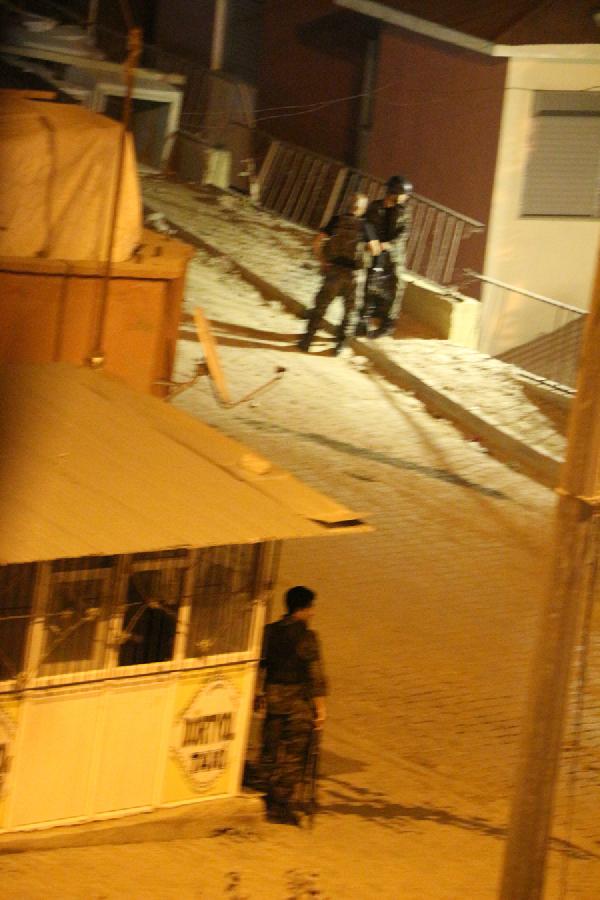 Şemdinli'de polise saldırı: 2 polis yaralı