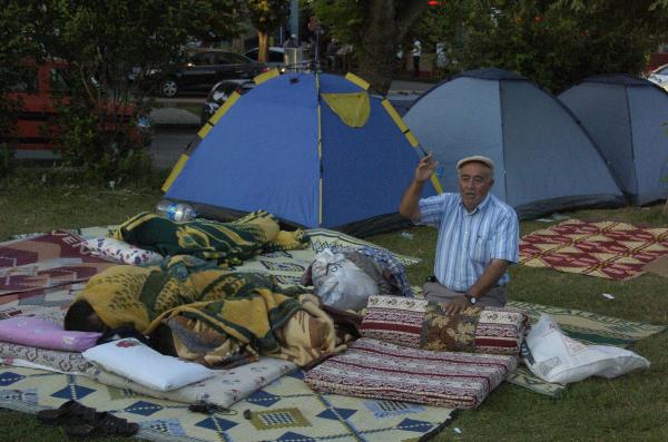 Güreş sevgisi sokakta yatırdı