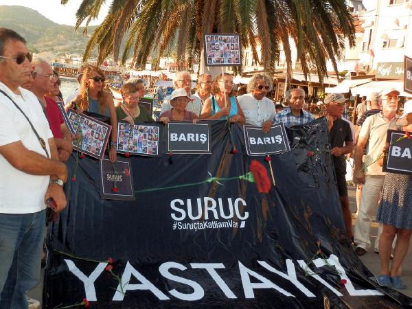 Suruç'ta ölenler Foça'da anıldı