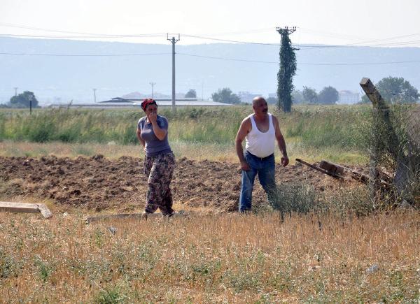 Otluk alandaki yangın, elyaf deposunda 200 bin liralık hasara yol açtı