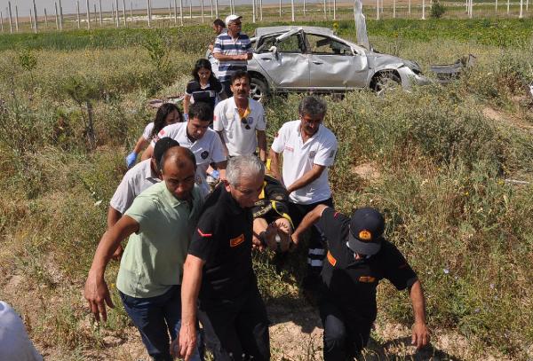 Otomobil tarlaya uçtu: 7 yaralı