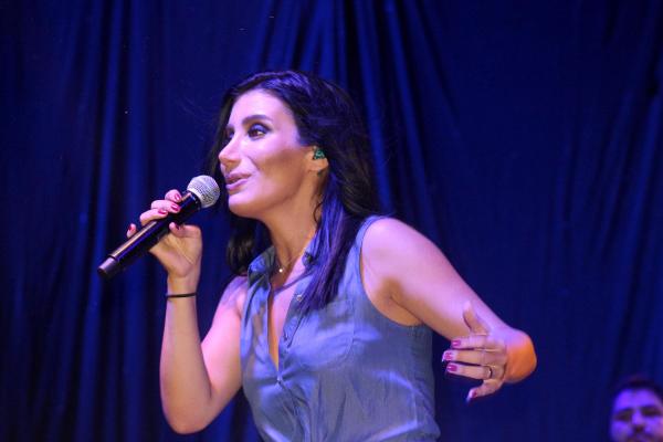 İrem Derici, muz festivalinde coşturdu