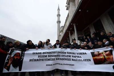 Fatih Camii'nde Kouachi kardeşler için gıyabi cenaze namazı (1)