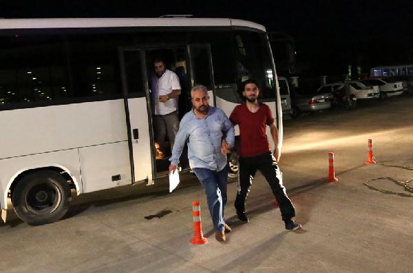 IŞİD operasyonunda gözaltına alınan 10 şüpheli adliyede