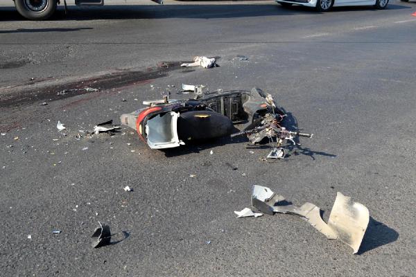 TIR’ın çarptığı elektrikli bisikletin sürücüsü öldü