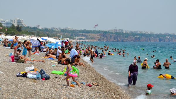 Nemden bunalan denize koştu