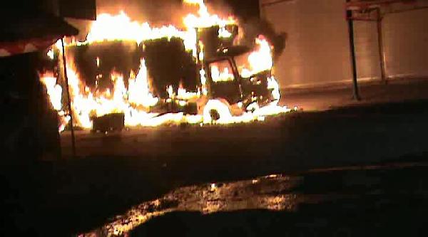 Suruç'ta korsan gösteride TIR ateşe verildi