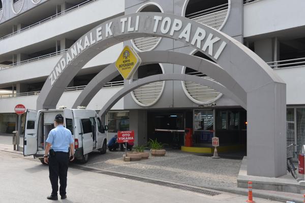 Katlı otoparkta bomba paniği