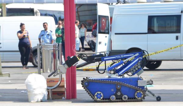 Bursa’da terminalde unutulan iki çuval, bomba imha robotuyla patlatıldı