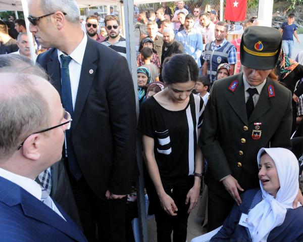 Şehit eşinden Bakan Öztürk'e çözüm süreci tepkisi