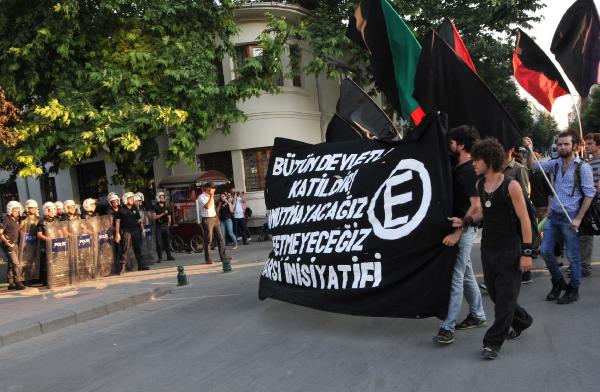 Eskişehir'de yürüyüş yapan Anarşi İnisiyatifi grubuna polis müdahalesi: 16 gözaltı