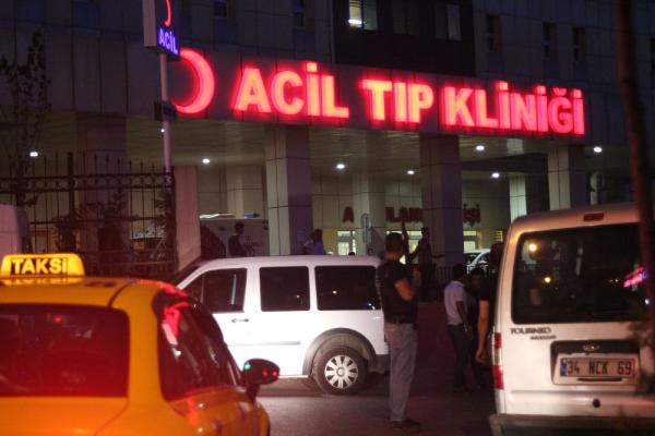 Gazi Mahallesi'nde polise silahlı saldırı; 1 polis şehit