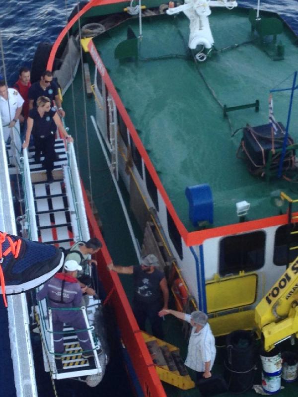 Sakız Adası açıklarında kaza yapan tur gemisinin Çeşme'ye dönüşü gecikti (2)