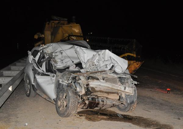 Kaza yapan arkadaşlarına girderken kaza yaptı