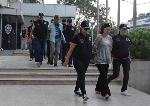 Bursa'da YDG-H üyesi oldukları iddisıyla gözaltına alınan 8 kişi adliyeye sevkedildi