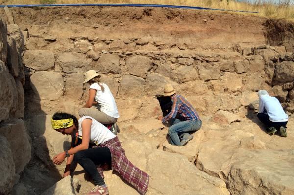 Urartu kalesinin surları 2700 yıl sonra ortaya çıkarıldı