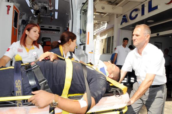Çevik kuvvet polisleri kaza yaptı: 7 yaralı