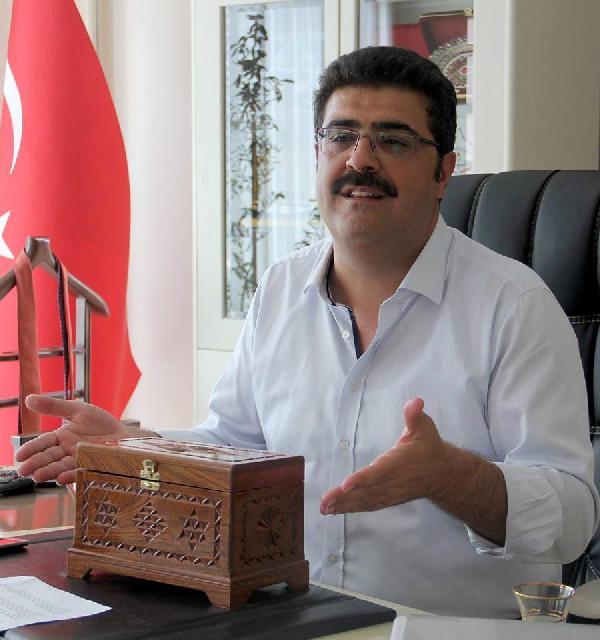 MHP'li Başkan, AB bayraklarını kaldırttı