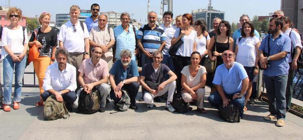 Gazetecilerden Bülent Arınç hakkında suç duyurusu