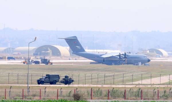 Koalisyon uçakları beklenen İncirlik'te Türk Savaş uçakları yoğunlaştı